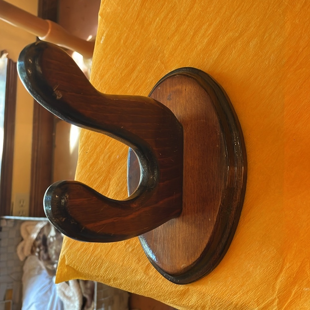 Wall bracket